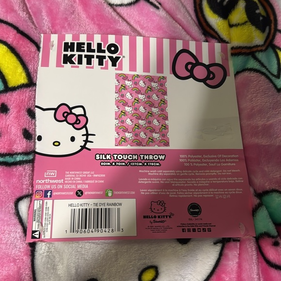 HELLO KITTY THROW - Picture 3 of 3